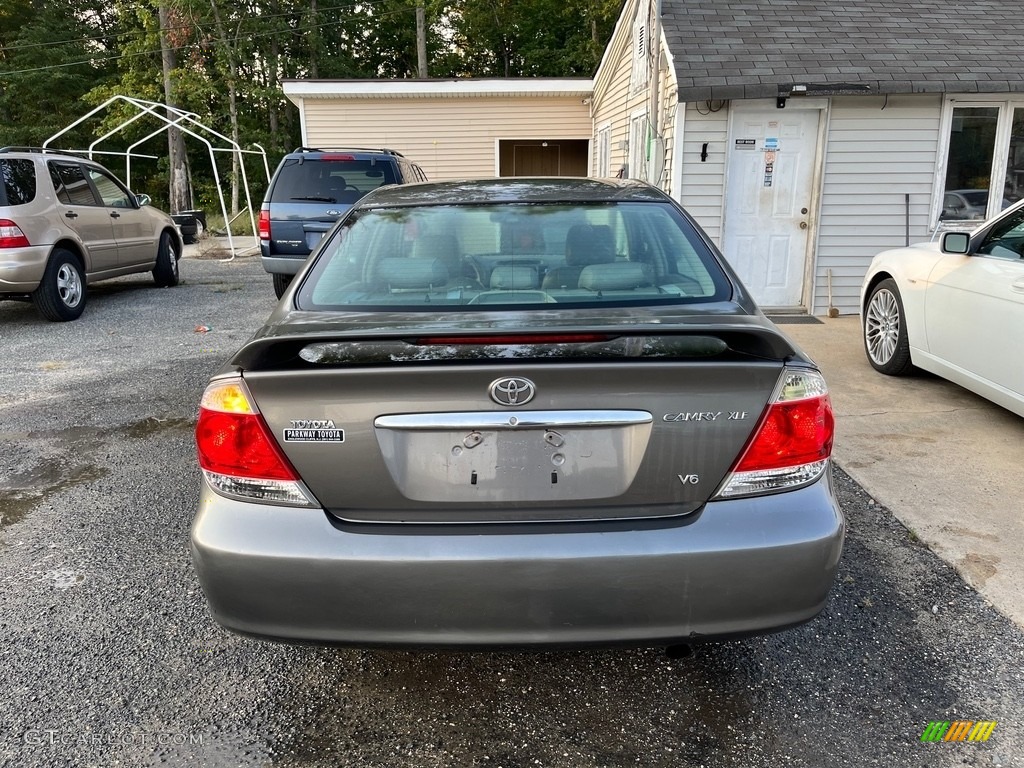 2005 Camry XLE V6 - Phantom Gray Pearl / Fawn photo #7