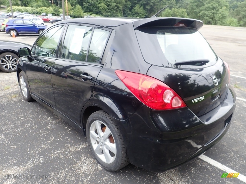 2010 Versa 1.8 SL Hatchback - Super Black / Charcoal photo #2