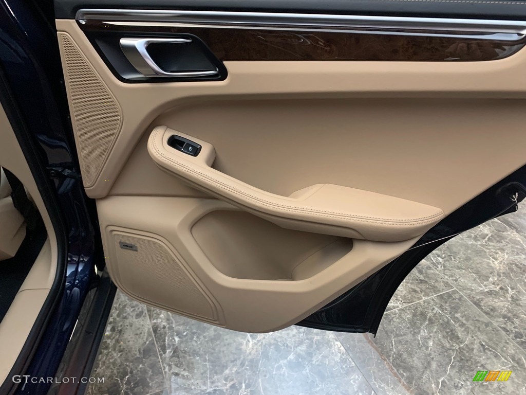 2019 Porsche Macan S Door Panel Photos