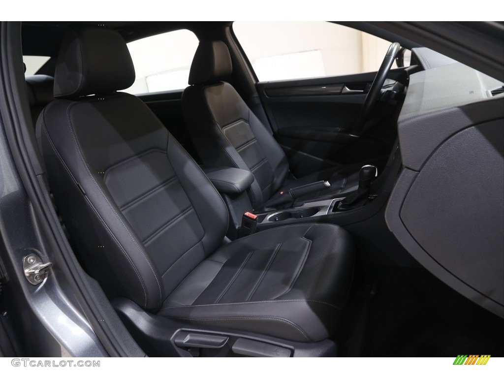 2021 Volkswagen Passat R-Line Front Seat Photos