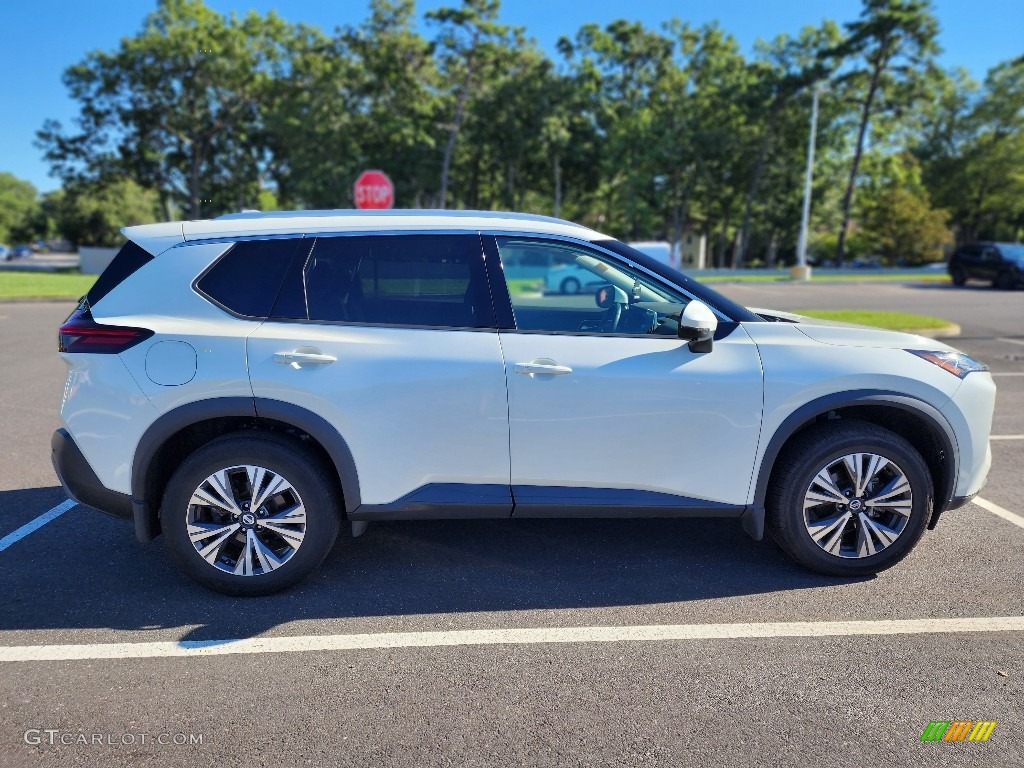 2021 Rogue SV AWD - Pearl White Tricoat / Charcoal photo #5
