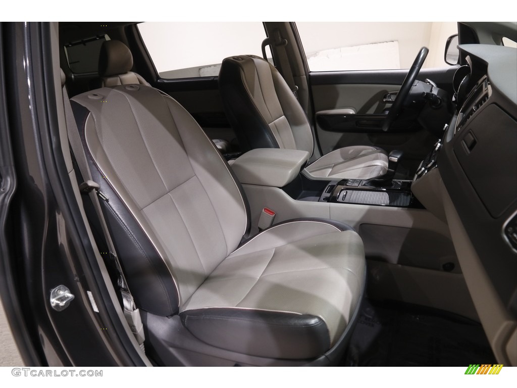 2017 Kia Sedona EX Front Seat Photo #144873328