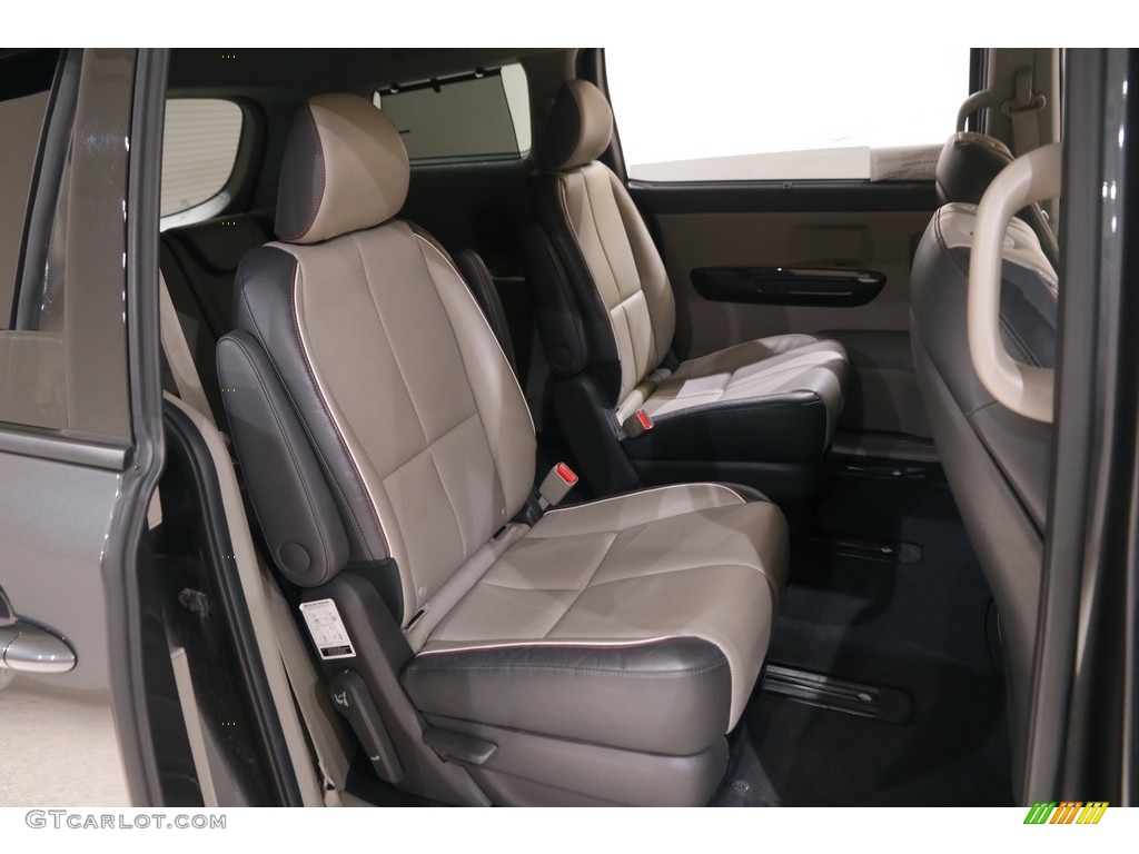 2017 Kia Sedona EX Rear Seat Photo #144873337