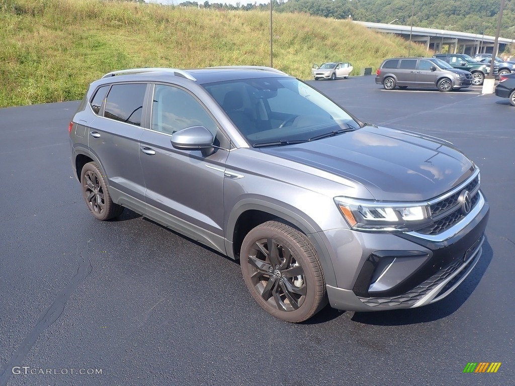 Platinum Gray Metallic 2022 Volkswagen Taos SE 4Motion Exterior Photo #144880640
