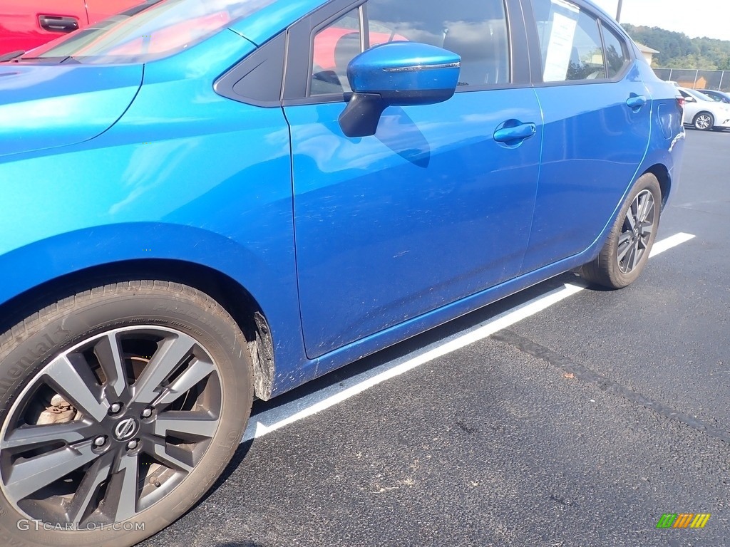 2020 Versa SV - Electric Blue Metallic / Graphite photo #9