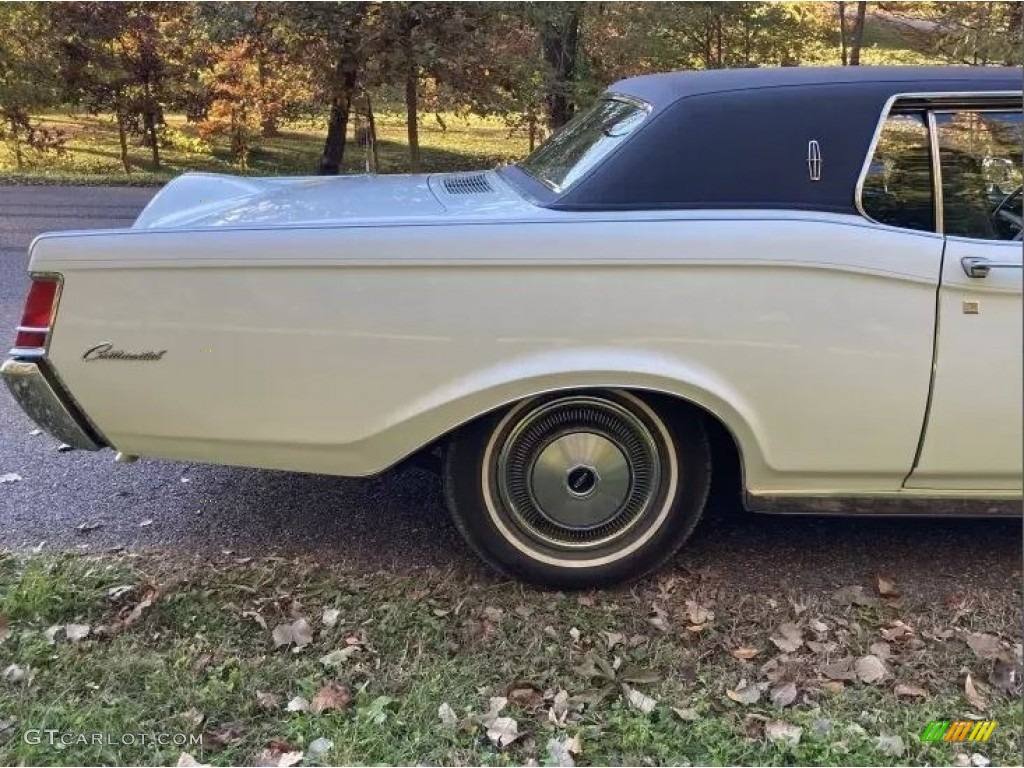 1971 Lincoln Continental Mark III Coupe Marks and Logos Photo #144883490