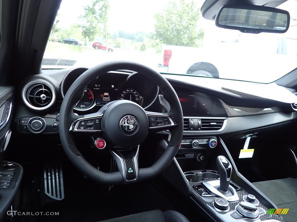 2022 Alfa Romeo Giulia Quadrifoglio Dashboard Photos