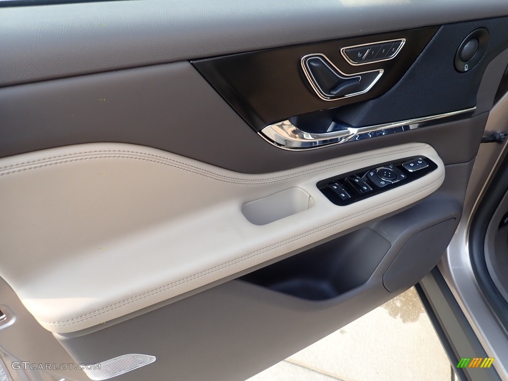 2020 Lincoln Corsair Reserve AWD Sandstone Door Panel Photo #144885598