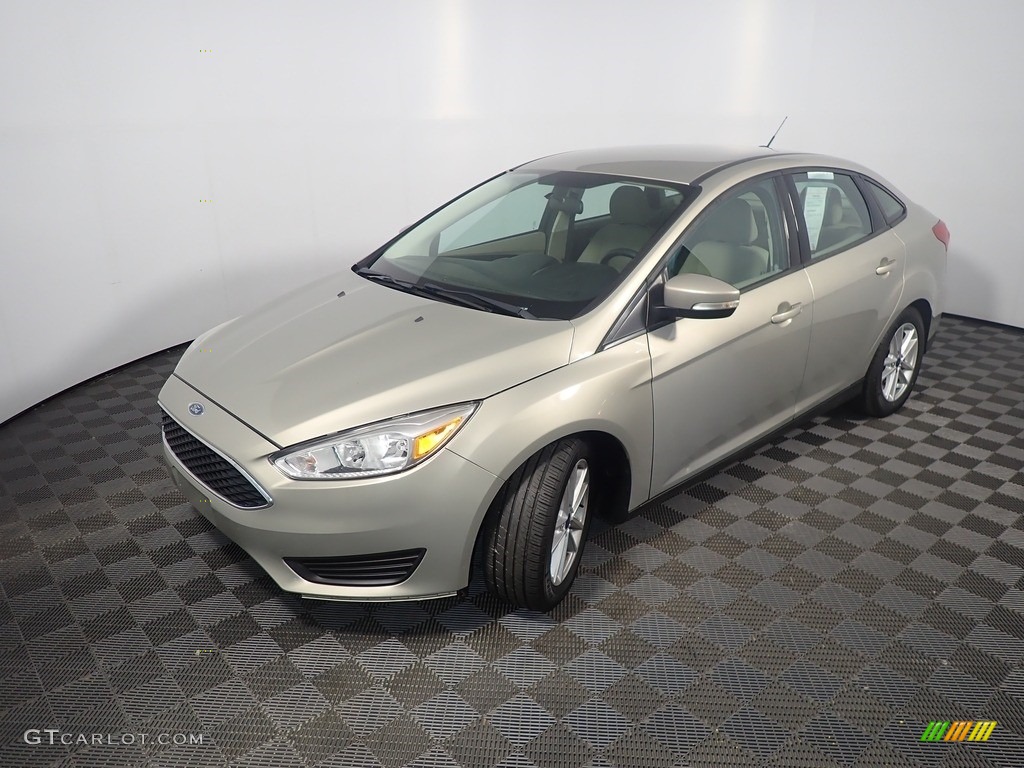 2016 Focus SE Sedan - Stealth Gray / Medium Light Stone photo #9