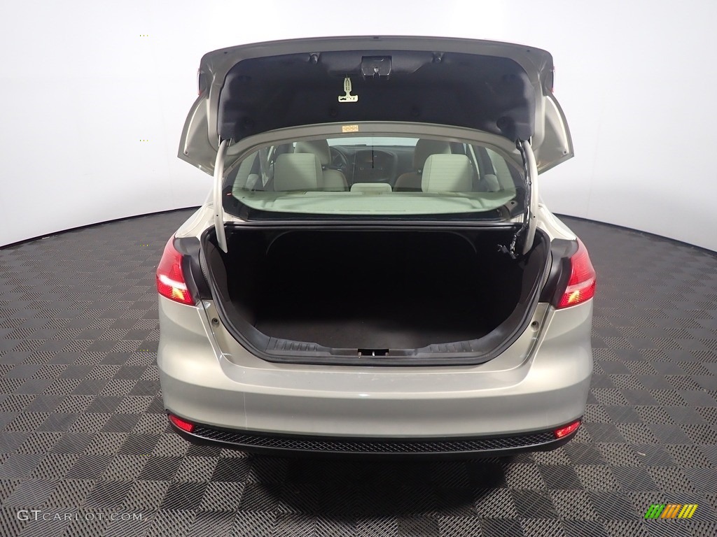 2016 Focus SE Sedan - Stealth Gray / Medium Light Stone photo #14