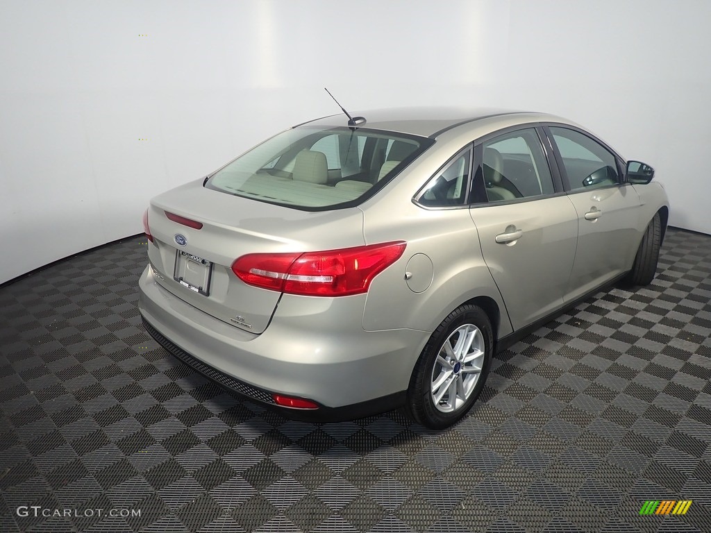 2016 Focus SE Sedan - Stealth Gray / Medium Light Stone photo #17