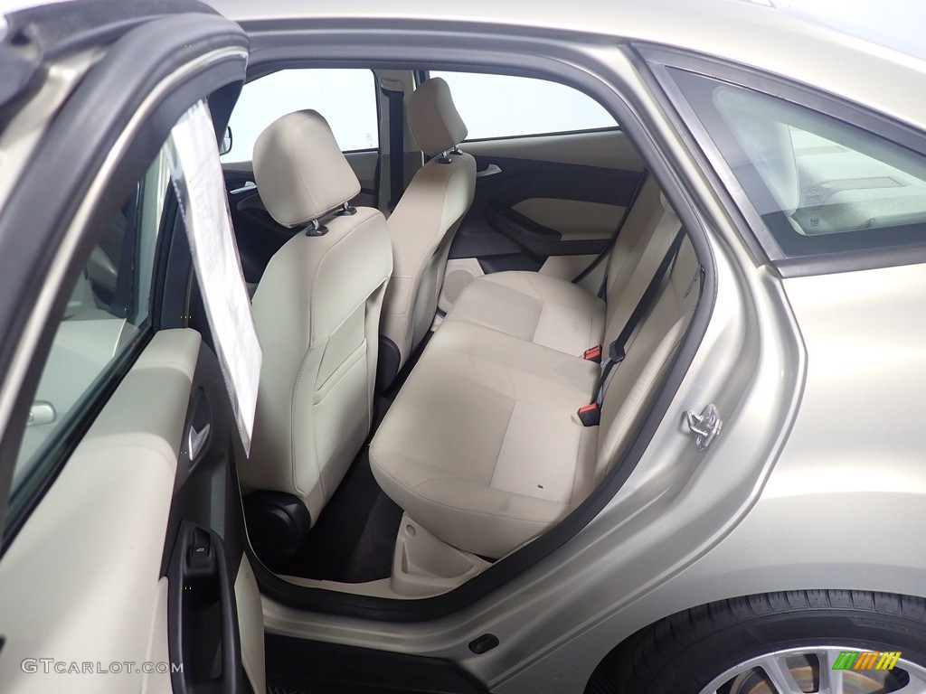 2016 Focus SE Sedan - Stealth Gray / Medium Light Stone photo #33