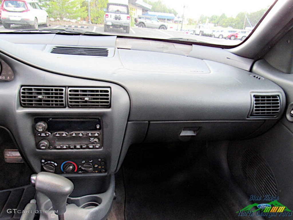 2004 Cavalier LS Coupe - Ultra Silver Metallic / Graphite photo #9