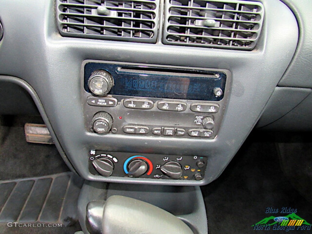 2004 Cavalier LS Coupe - Ultra Silver Metallic / Graphite photo #10