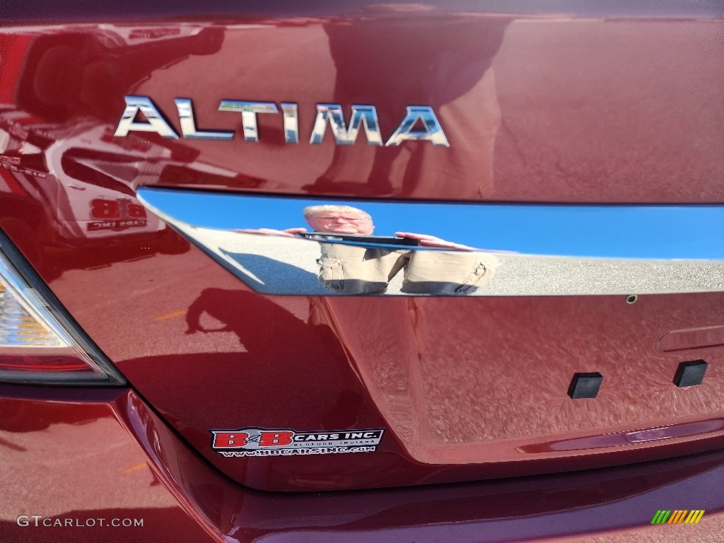 2015 Altima 2.5 SV - Cayenne Red / Charcoal photo #20