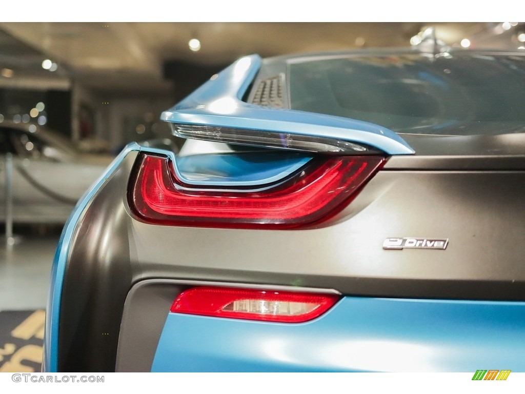 2015 i8 Giga World - Crystal White Pearl Metallic / Giga Ivory White photo #12