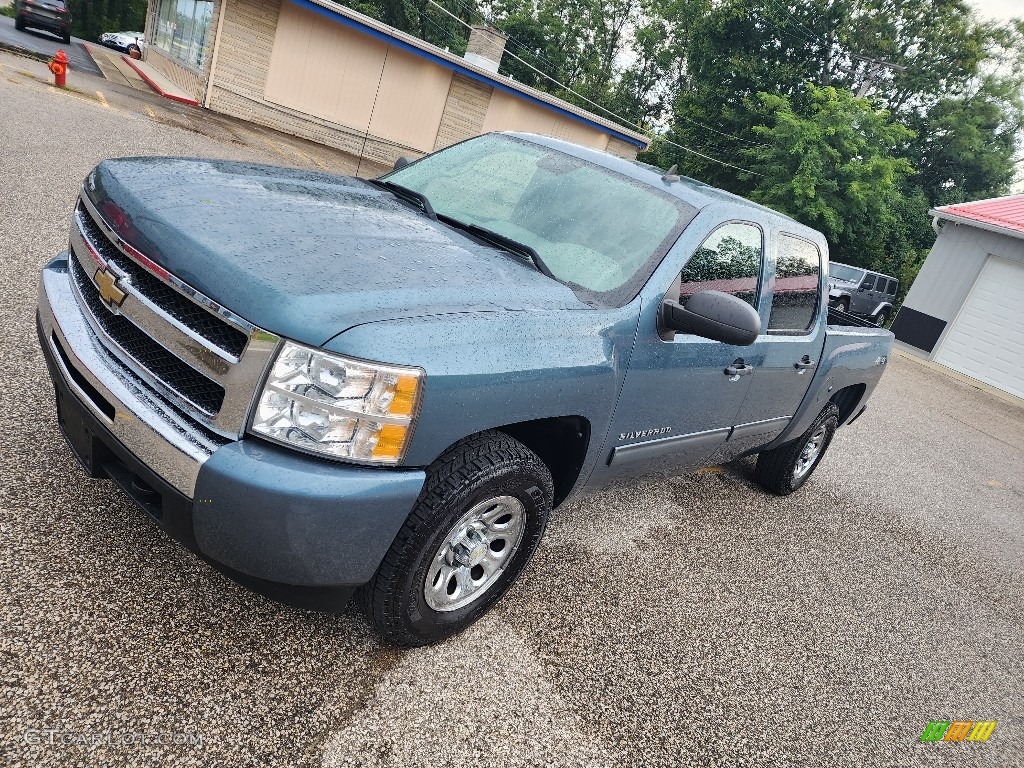 2010 Silverado 1500 LS Crew Cab 4x4 - Blue Granite Metallic / Dark Titanium photo #4