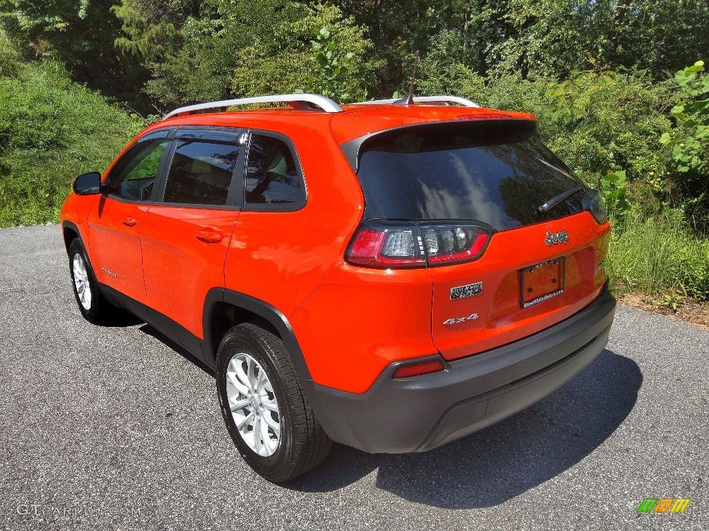 2021 Cherokee Latitude 4x4 - Spitfire Orange / Black photo #8