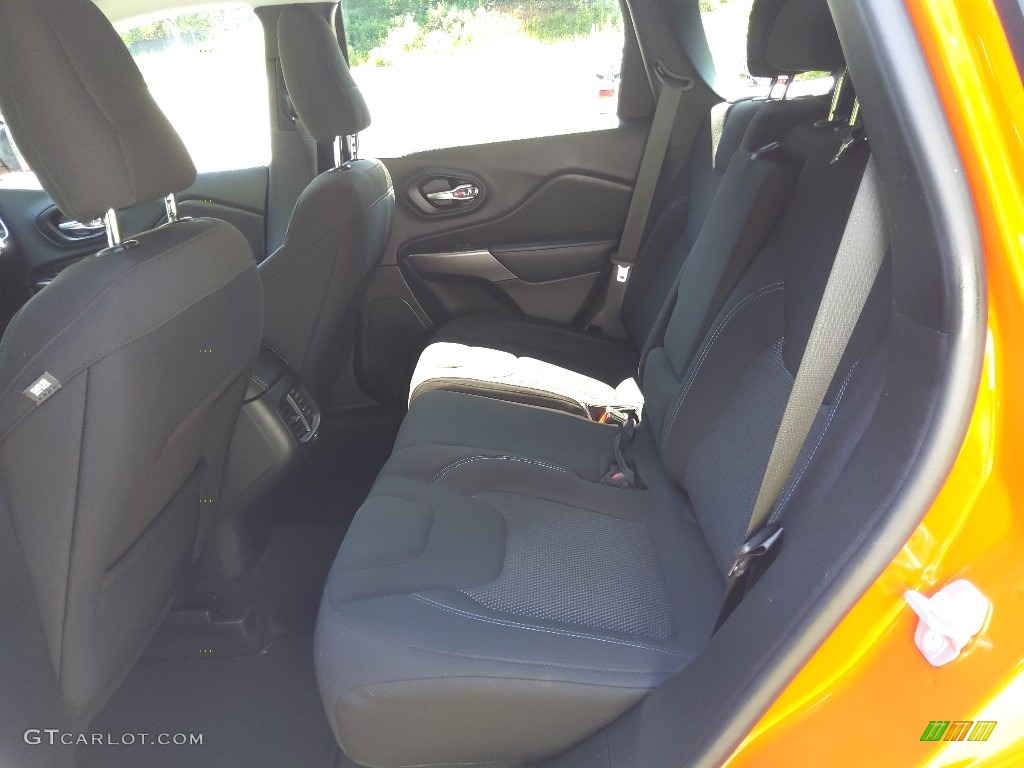 2021 Cherokee Latitude 4x4 - Spitfire Orange / Black photo #12