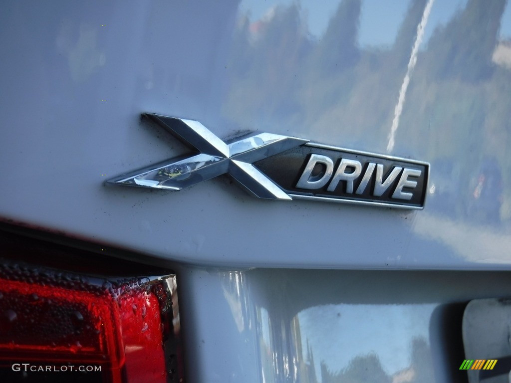 2018 3 Series 330i xDrive Sedan - Mineral White Metallic / Black photo #10