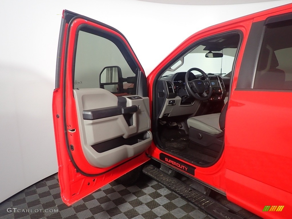 2022 F250 Super Duty XL Crew Cab 4x4 - Race Red / Medium Earth Gray photo #18