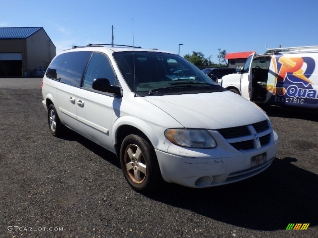 2005 Grand Caravan SXT - Stone White / Medium Slate Gray photo #3