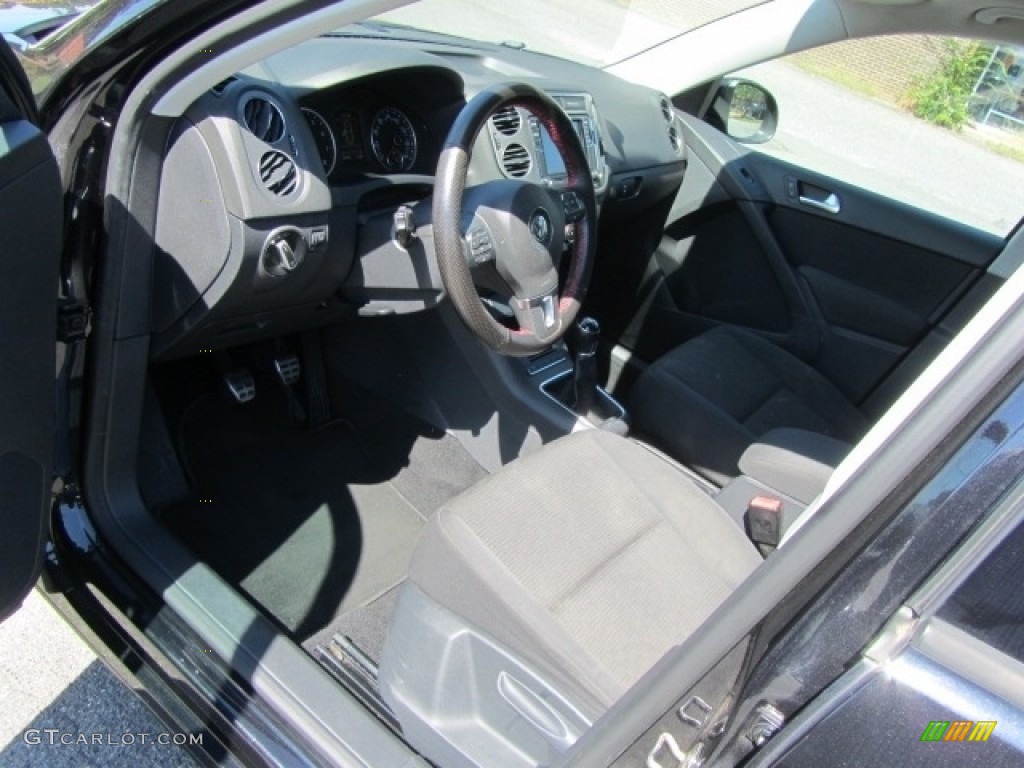 2014 Volkswagen Tiguan S Front Seat Photo #144905583