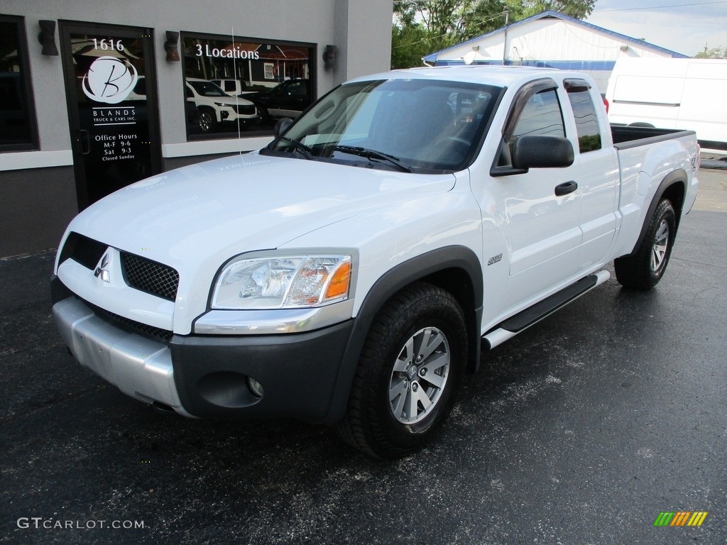 2006 Raider DuroCross Extended Cab 4x4 - Arctic White / Slate Gray photo #2