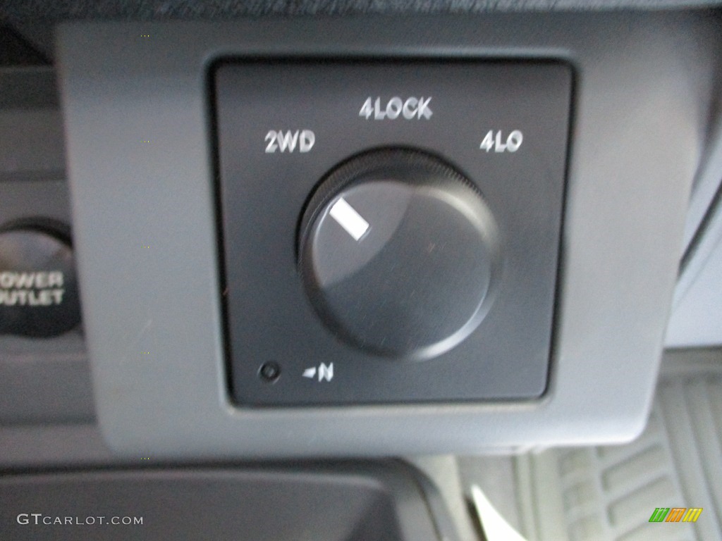 2006 Mitsubishi Raider DuroCross Extended Cab 4x4 Controls Photo #144907800