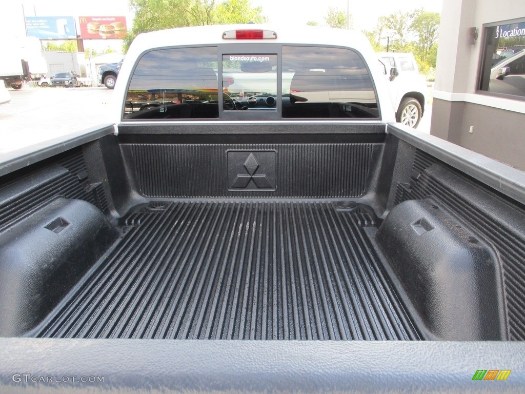 2006 Raider DuroCross Extended Cab 4x4 - Arctic White / Slate Gray photo #26