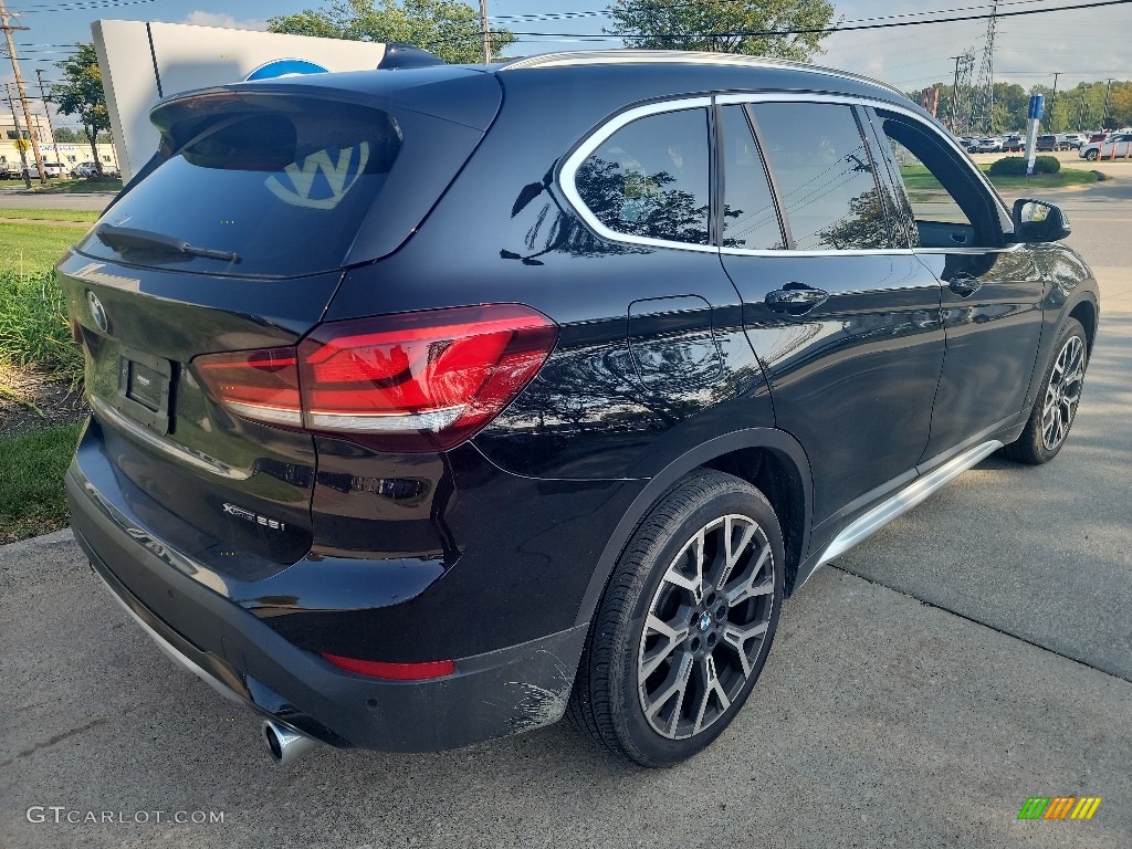 2021 X1 xDrive28i - Jet Black / Black photo #2