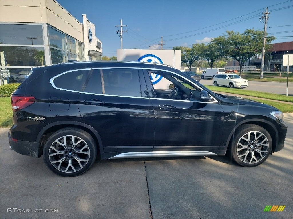 2021 X1 xDrive28i - Jet Black / Black photo #3