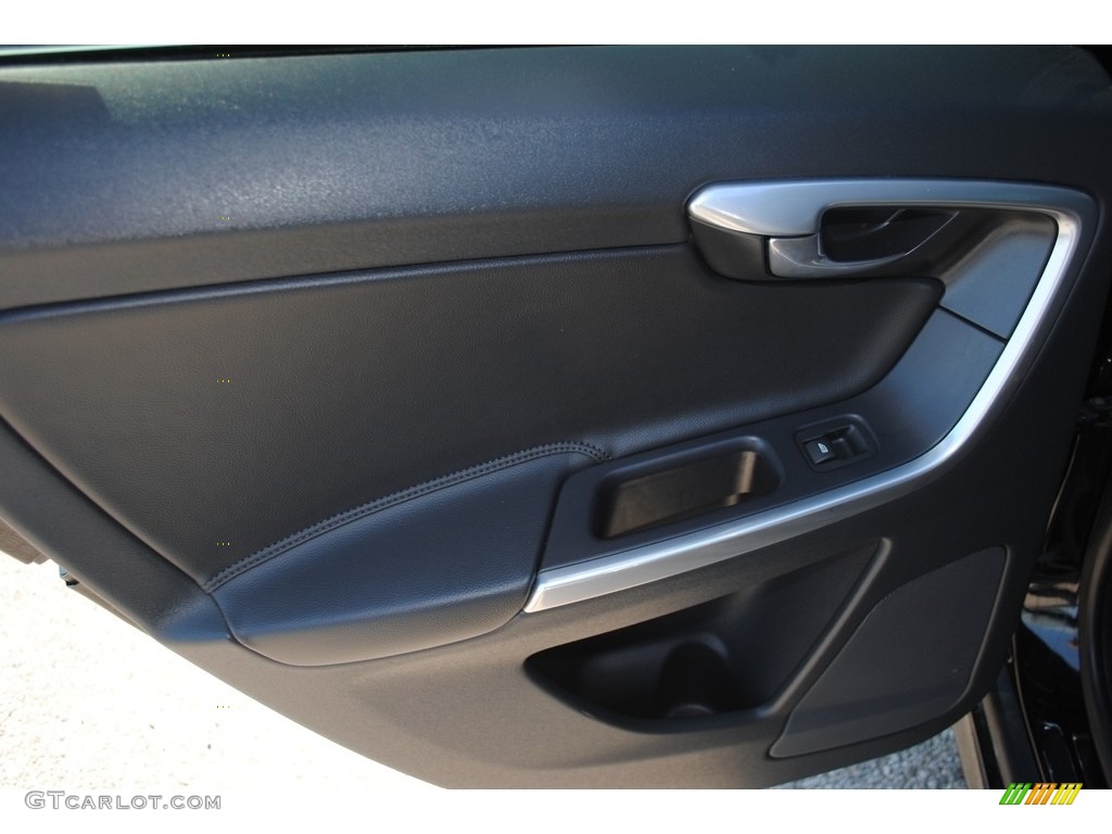 2016 XC60 T5 AWD - Onyx Black Metallic / Off-Black photo #21