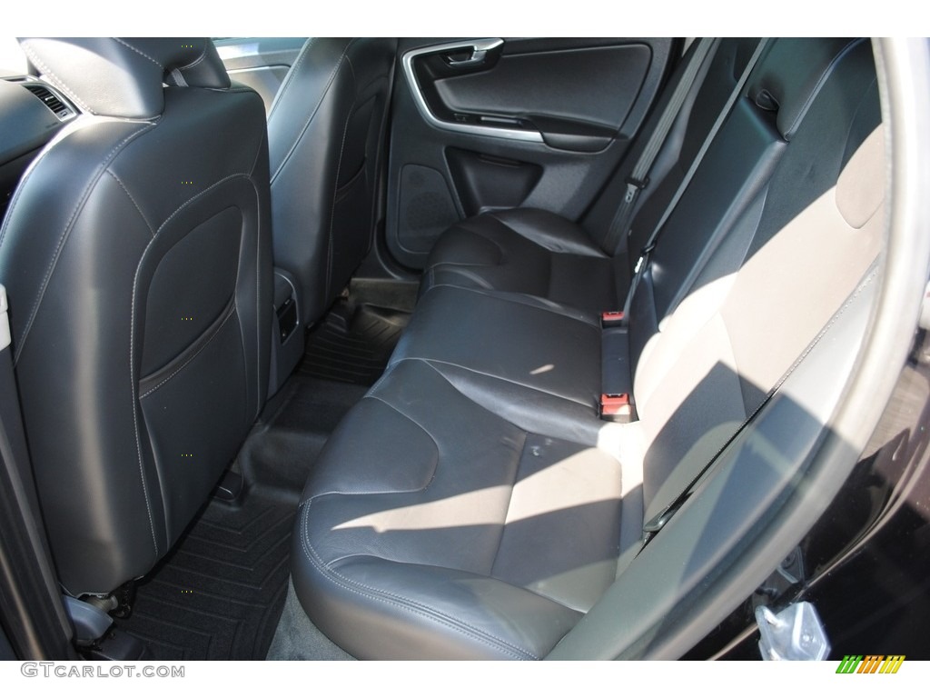 2016 XC60 T5 AWD - Onyx Black Metallic / Off-Black photo #22