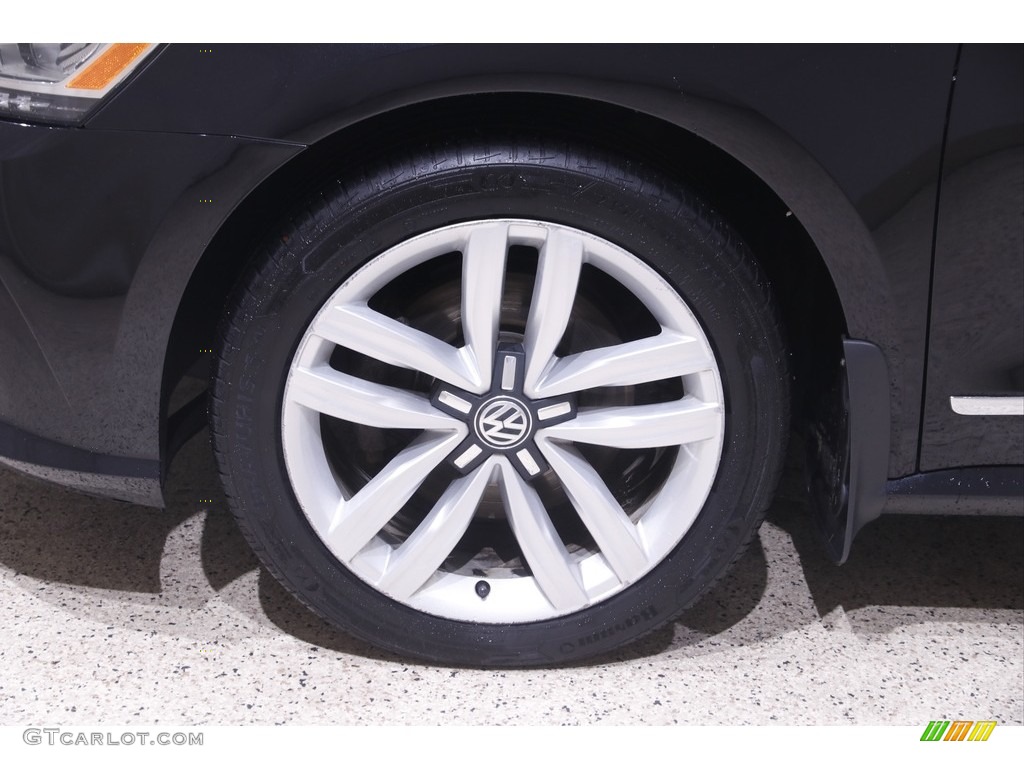 2017 Volkswagen Passat V6 SE Sedan Wheel Photos