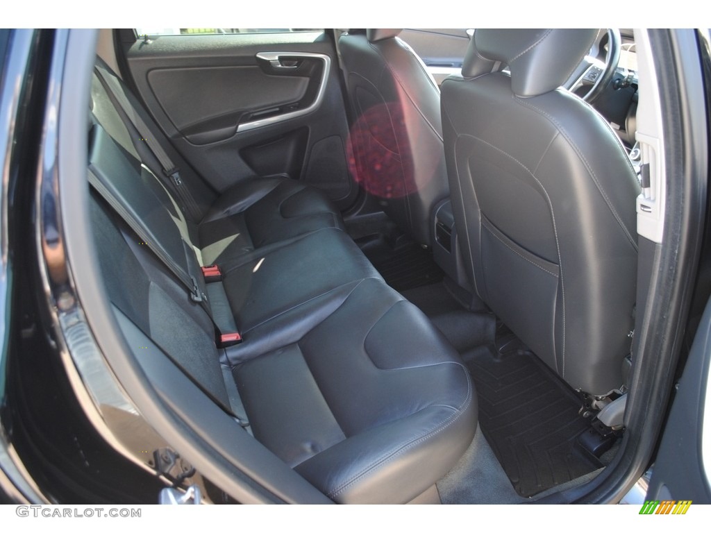 2016 XC60 T5 AWD - Onyx Black Metallic / Off-Black photo #25
