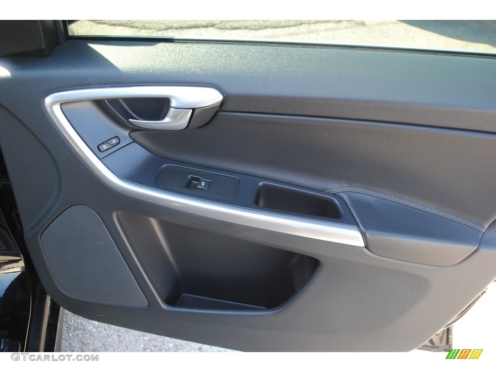 2016 XC60 T5 AWD - Onyx Black Metallic / Off-Black photo #26