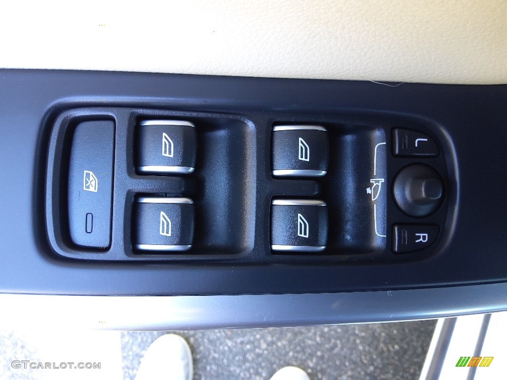 2017 Volvo S60 T6 AWD Door Panel Photos