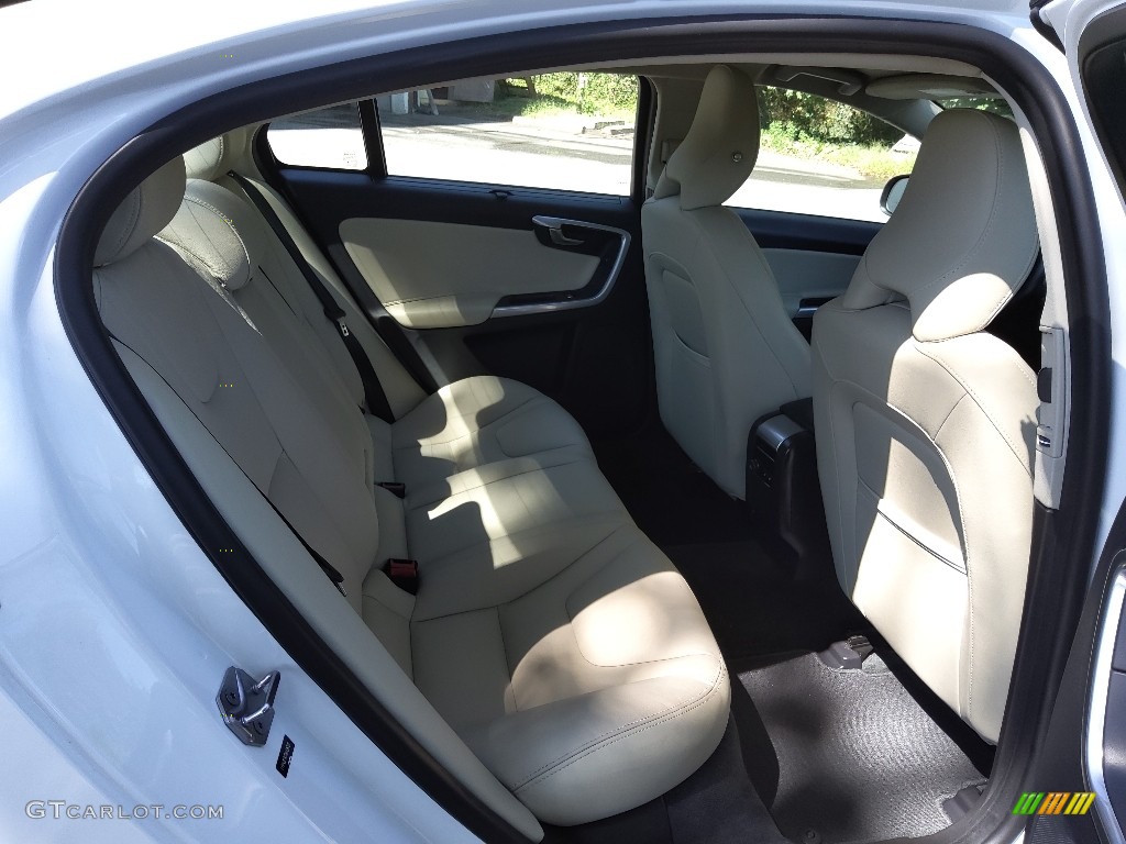 2017 S60 T6 AWD - Ice White / Soft Beige photo #16