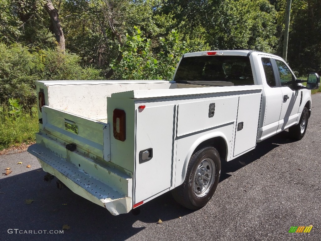 2018 F250 Super Duty XL SuperCab Chassis - Oxford White / Earth Gray photo #6
