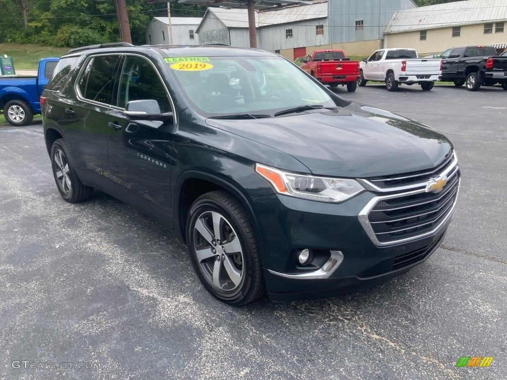 Graphite Metallic 2019 Chevrolet Traverse LT Exterior Photo #144923328