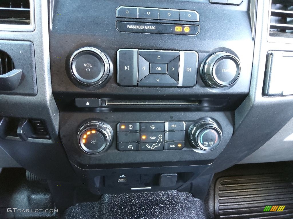 2018 Ford F250 Super Duty XL SuperCab Chassis Controls Photo #144923790
