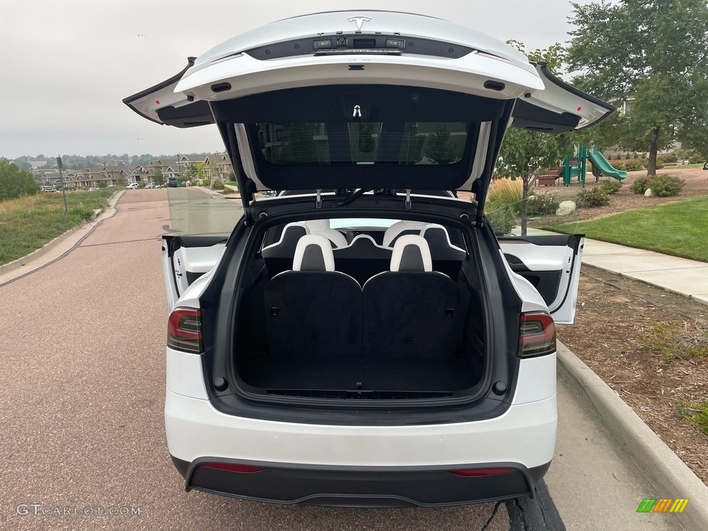 2022 Tesla Model X AWD Trunk Photo #144925116