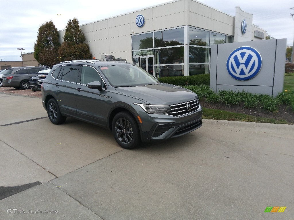Platinum Gray Metallic 2022 Volkswagen Tiguan SE 4Motion Exterior Photo #144925863