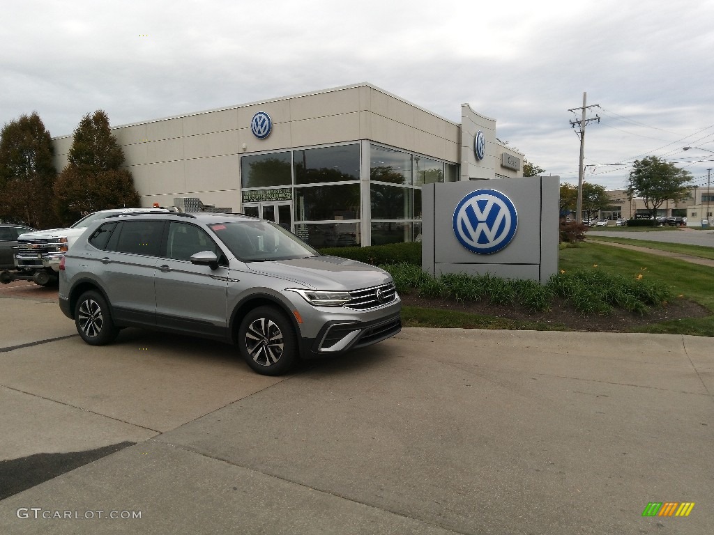 2022 Tiguan S 4Motion - Pyrite Silver Metallic / Titan Black photo #1