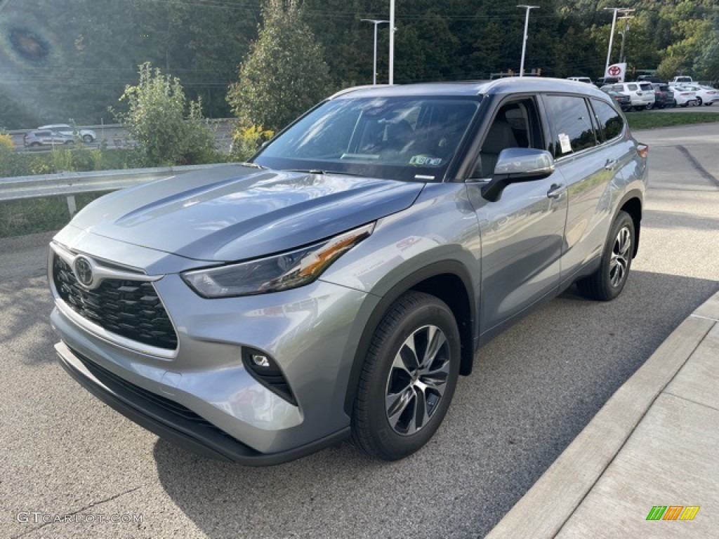 2022 Highlander XLE AWD - Moondust / Black photo #7