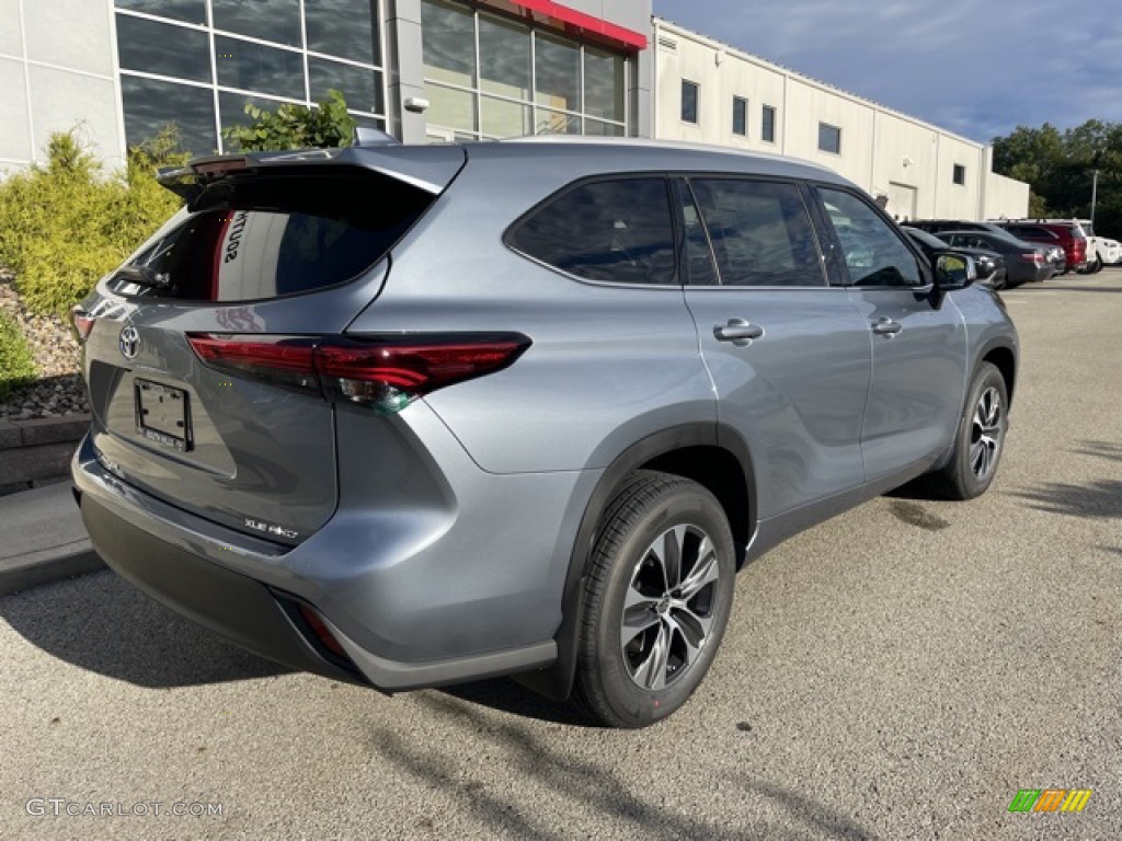 2022 Highlander XLE AWD - Moondust / Black photo #9