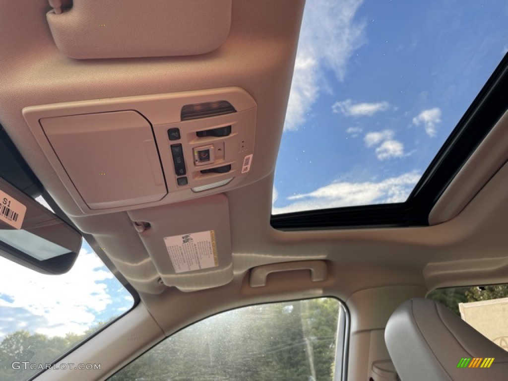 2022 Highlander XLE AWD - Moondust / Black photo #15