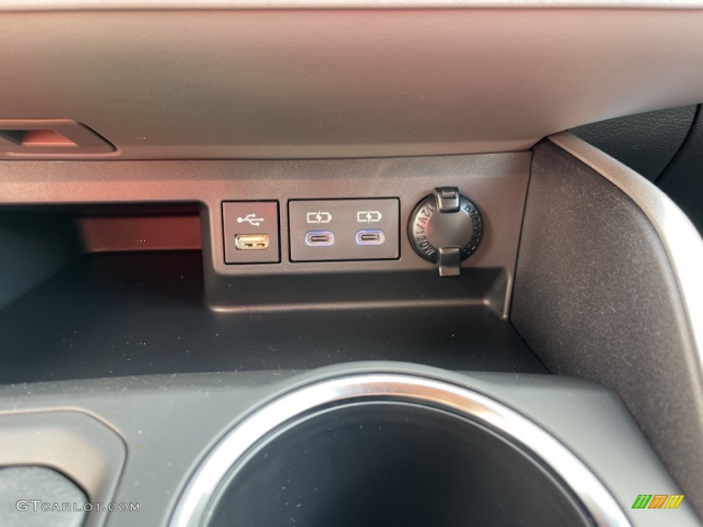 2022 Highlander XLE AWD - Moondust / Black photo #19