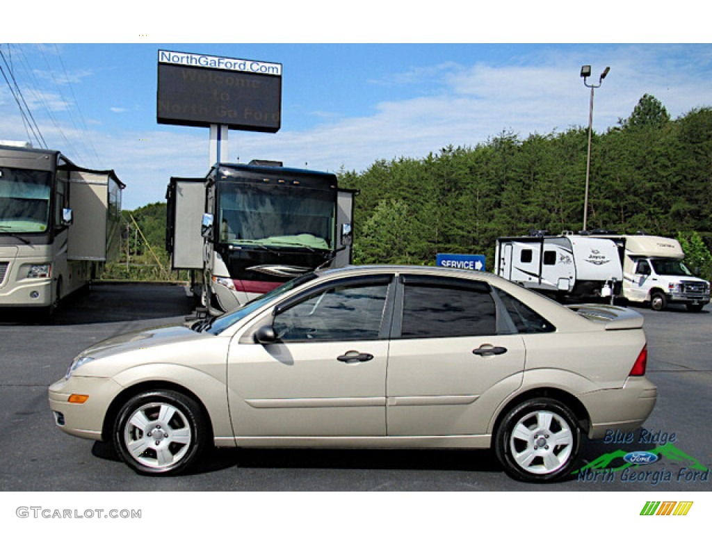 2007 Focus ZX4 SES Sedan - Pueblo Gold Metallic / Dark Pebble/Light Pebble photo #2